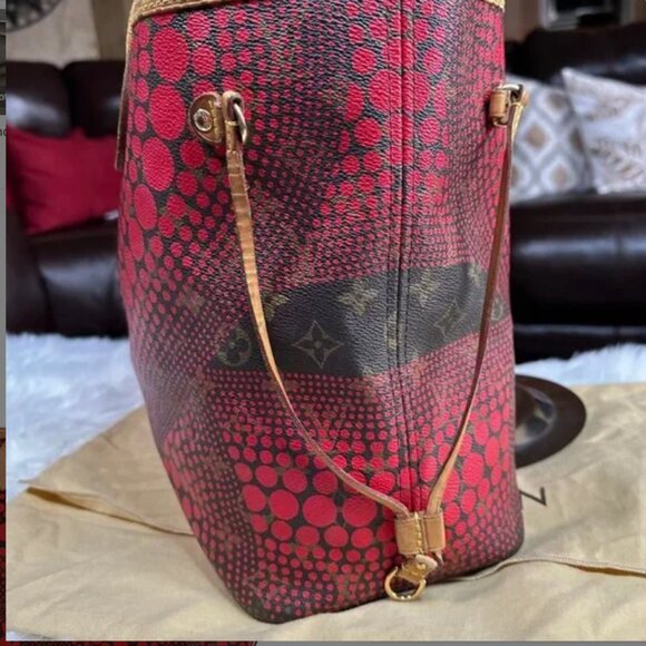 Yayoi Kusama x Louis Vuitton Red Waves Monogram Neverfull MM Tote Bag - Picture 4 of 16